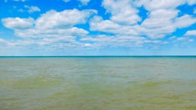 O Lago Michigan aberto em Sunny Day imagem de stock O Lago Michigan aberto em Sunny Day imagem de stock