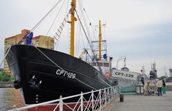 O museu do oceano do mundo envia em Kaliningrad, Rússia fotos de stock O museu do oceano do mundo envia em Kaliningrad, Rússia fotos de stock