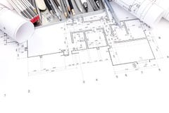 O plano gráfico de salas e de modelo do apartamento rola com drawi foto de stock O plano gráfico de salas e de modelo do apartamento rola com drawi foto de stock
