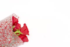 O ramalhete de rosas vermelhas encontra-se em um fundo branco foto de stock royalty free O ramalhete de rosas vermelhas encontra-se em um fundo branco foto de stock royalty free