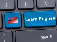 O teclado do portátil com aprende o botão inglês imagens de stock O teclado do portátil com aprende o botão inglês imagens de stock