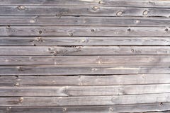 Obscuridade velha e danificado com textura de madeira do fungo preto da opinião planked do close up da parede foto de stock royalty free Obscuridade velha e danificado com textura de madeira do fungo preto da opinião planked do close up da parede foto de stock royalty free