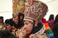 Obsługuje być ubranym typowego kapelusz przy Paucartambo festiwalem Virgen Del Carmen zdjęcia royalty free Obsługuje być ubranym typowego kapelusz przy Paucartambo festiwalem Virgen Del Carmen zdjęcia royalty free
