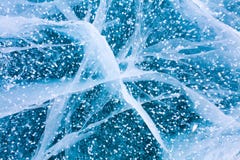 Is och sprickor på yttersidan av Lake Baikal royaltyfri bild Is och sprickor på yttersidan av Lake Baikal royaltyfri bild