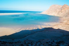 Ochraniający teren Qalansia plaża laguna i góry, Socotra, Jemen zdjęcia royalty free Ochraniający teren Qalansia plaża laguna i góry, Socotra, Jemen zdjęcia royalty free