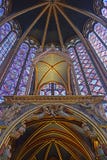 Oddolnego widoku witrażu Piękni okno w wierzchu zrównują wewnętrznego Sainte-Chapelle Paryż Francja Zdjęcia Royalty Free Oddolnego widoku witrażu Piękni okno w wierzchu zrównują wewnętrznego Sainte-Chapelle Paryż Francja Zdjęcia Royalty Free