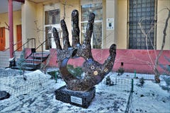 Odessa, Ucrania Vista de una escultura en honor de Steve Jobs imagen de archivo libre de regalías Odessa, Ucrania Vista de una escultura en honor de Steve Jobs imagen de archivo libre de regalías