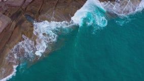 Odgórny widok pustynna plaża na Atlantyckim oceanie Wybrze?e wyspa Tenerife Powietrzny trutnia materiał filmowy denne fale zbiory wideo Odgórny widok pustynna plaża na Atlantyckim oceanie Wybrze?e wyspa Tenerife Powietrzny trutnia materiał filmowy denne fale zbiory wideo
