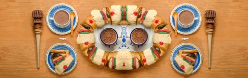 Offenbarungskuchen, Könige backen, Roscon oder Rosca de Reyes zusammen Lizenzfreies Stockfoto Offenbarungskuchen, Könige backen, Roscon oder Rosca de Reyes zusammen Lizenzfreies Stockfoto