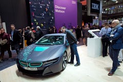 offenen Tourenwagen und virtuelle Realität Microsoft HoloLens BMWs i8 durch IBM-Firma auf Ausstellung angemessener CeBIT 2017 Zol lizenzfreie stockbilder offenen Tourenwagen und virtuelle Realität Microsoft HoloLens BMWs i8 durch IBM-Firma auf Ausstellung angemessener CeBIT 2017 Zol lizenzfreie stockbilder