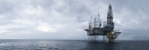 Offshore Jack Up Drilling Rig Over The Top of Oil and Gas