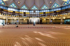 Ogólny widok modlitewna sala w Krajowym Meczetowym Masjid Negara, Kuala Lumpur, Malezja fotografia royalty free Ogólny widok modlitewna sala w Krajowym Meczetowym Masjid Negara, Kuala Lumpur, Malezja fotografia royalty free