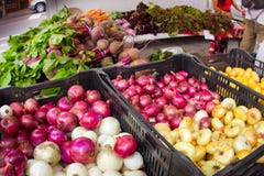 Oignons au marché Photo stock Oignons au marché Photo stock