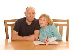 Ojciec i córka z pracą domową fotografia stock Ojciec i córka z pracą domową fotografia stock