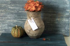 Old Clay Jug With A Bouquet Of Flowers And Pumpkins On A Wooden Table Royalty Free Stock Images