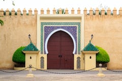 Old entrance door at the Royal palace in Morocco Fes royalty free stock photography Old entrance door at the Royal palace in Morocco Fes royalty free stock photography