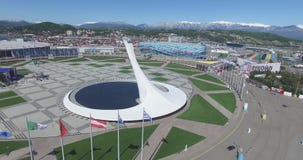 Olympische de Brandkom van SOTCHI, RUSLAND Sotchi in de Olympische Parkantenne Olympische de Brandkom van Sotchi in het Park Cent stock videobeelden Olympische de Brandkom van SOTCHI, RUSLAND Sotchi in de Olympische Parkantenne Olympische de Brandkom van Sotchi in het Park Cent stock videobeelden