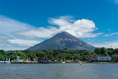Ometepe, Nicaragua, il 15 gennaio 2018: Porto dell'isola di Ometepe fotografia stock Ometepe, Nicaragua, il 15 gennaio 2018: Porto dell'isola di Ometepe fotografia stock