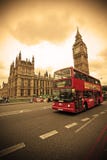 Omnibus rojo en Londres imágenes de archivo libres de regalías Omnibus rojo en Londres imágenes de archivo libres de regalías