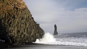 Onda en Reynisdranger, Islandia metrajes Onda en Reynisdranger, Islandia metrajes