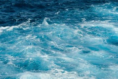 Ondas hermosas en el mar durante el verano foto de archivo libre de regalías Ondas hermosas en el mar durante el verano foto de archivo libre de regalías
