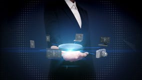 Onderneemster open palm, Diverse mobiele apparaten die ` Internet van dingen` technologie verbinden royalty-vrije illustratie Onderneemster open palm, Diverse mobiele apparaten die ` Internet van dingen` technologie verbinden royalty-vrije illustratie