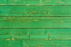 Ongelooflijk mooie oude textuur van een groene houten muur met gebarsten verf royalty-vrije stock afbeeldingen Ongelooflijk mooie oude textuur van een groene houten muur met gebarsten verf royalty-vrije stock afbeeldingen