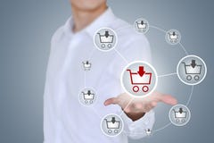 Online het winkelen bedrijfsconcept die boodschappenwagentje tonen en het selecteren royalty-vrije stock afbeeldingen Online het winkelen bedrijfsconcept die boodschappenwagentje tonen en het selecteren royalty-vrije stock afbeeldingen