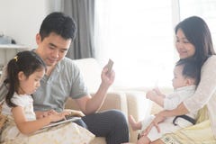 Asian family online shopping stock photography Asian family online shopping stock photography