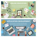 Online-utbildnings- och app-utvecklingsbegrepp vektor illustrationer Online-utbildnings- och app-utvecklingsbegrepp vektor illustrationer