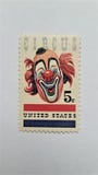 Ons postzegel met het speld-omhooggaande patroon van ClownCircus royalty-vrije stock foto Ons postzegel met het speld-omhooggaande patroon van ClownCircus royalty-vrije stock foto