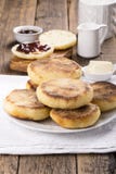 Ontbijt Verse eigengemaakte Engelse muffins royalty-vrije stock foto Ontbijt Verse eigengemaakte Engelse muffins royalty-vrije stock foto