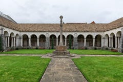 Oorlogsklooster bij de Universiteit van Winchester, Winchester, het UK royalty-vrije stock foto's Oorlogsklooster bij de Universiteit van Winchester, Winchester, het UK royalty-vrije stock foto's