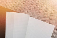 Open grafiekboek, netgrafiek voor nota's of statistieken en lege ruimte voor tekst Stock Foto Open grafiekboek, netgrafiek voor nota's of statistieken en lege ruimte voor tekst Stock Foto