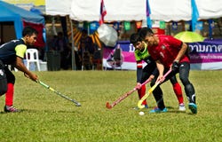 openluchthockey Hockeyspeler in actie tijdens de Nationale Spelen van Thailand stock afbeelding openluchthockey Hockeyspeler in actie tijdens de Nationale Spelen van Thailand stock afbeelding