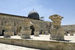 Opinião de Al Aqsa Mosque da parte externa em um dia brilhante no Jerusalém, Israel fotos de stock Opinião de Al Aqsa Mosque da parte externa em um dia brilhante no Jerusalém, Israel fotos de stock