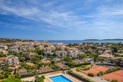 Opini?o do panorama da cidade de Sainte-M?ximo imagens de stock royalty free Opini?o do panorama da cidade de Sainte-M?ximo imagens de stock royalty free