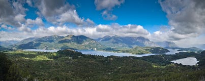 Opinião do panorama dos lagos, Argentina Fotos de Stock Royalty Free Opinião do panorama dos lagos, Argentina Fotos de Stock Royalty Free