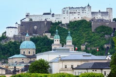 Opinião do verão de Salzburg, Áustria foto de stock Opinião do verão de Salzburg, Áustria foto de stock
