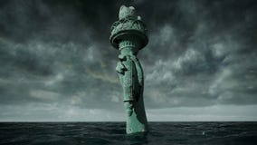 Opinión apocalíptica del agua Estatua de la libertad vieja en tormenta animación 3D stock de ilustración Opinión apocalíptica del agua Estatua de la libertad vieja en tormenta animación 3D stock de ilustración