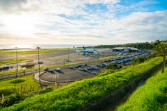 Opinión aérea sobre el aeropuerto con pocos aviones fotografía de archivo Opinión aérea sobre el aeropuerto con pocos aviones fotografía de archivo