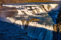 Opinión de la cascada de Gullfoss en Islandia en Europa foto de archivo Opinión de la cascada de Gullfoss en Islandia en Europa foto de archivo