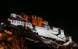 Opinión de la noche del palacio Potala Imagen de archivo libre de regalías Opinión de la noche del palacio Potala Imagen de archivo libre de regalías