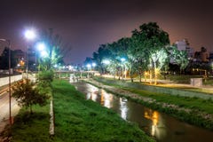 Opinión de San Antonio del río del bicentenario Bridge Puente del Bicentenario - Córdoba, la Argentina imágenes de archivo libres de regalías Opinión de San Antonio del río del bicentenario Bridge Puente del Bicentenario - Córdoba, la Argentina imágenes de archivo libres de regalías