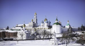 Opinión del invierno del St Sergius Lavra de la trinidad santa fotografía de archivo libre de regalías Opinión del invierno del St Sergius Lavra de la trinidad santa fotografía de archivo libre de regalías