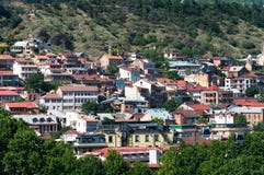 Opinión hermosa panorámica del verano de la ciudad vieja de Tbilisi, Georgia Fotos de archivo libres de regalías Opinión hermosa panorámica del verano de la ciudad vieja de Tbilisi, Georgia Fotos de archivo libres de regalías