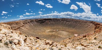 Opinión panorámica del cráter del meteorito, en Winslow, Arizona, los E.E.U.U. foto de archivo libre de regalías Opinión panorámica del cráter del meteorito, en Winslow, Arizona, los E.E.U.U. foto de archivo libre de regalías
