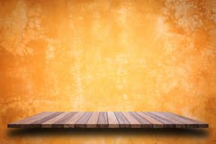 Opróżnia wierzchołek drewniana półka lub sprzeciwia się odosobnionego na białym backgroun zdjęcie stock Opróżnia wierzchołek drewniana półka lub sprzeciwia się odosobnionego na białym backgroun zdjęcie stock