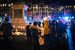Opłakiwać w Strasburskich ludziach płaci uznanie ofiary Terro zdjęcia stock Opłakiwać w Strasburskich ludziach płaci uznanie ofiary Terro zdjęcia stock