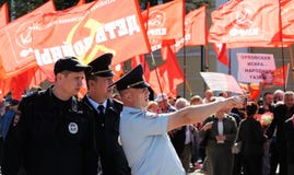 Orel Rosja, Maj, - 1, 2017: Maj demonstracja Policjanci w fron obrazy stock Orel Rosja, Maj, - 1, 2017: Maj demonstracja Policjanci w fron obrazy stock